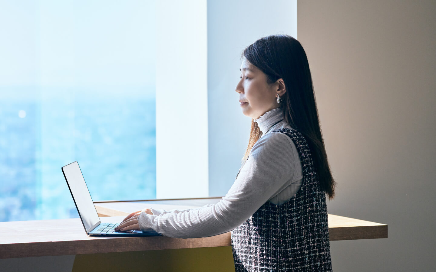 吉田 しおり（人物写真）